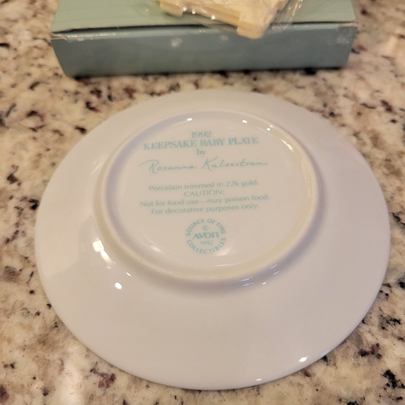 Avon 1992 Keepsake Baby Plate Fine Collectibles - Prescious Sleeping Baby - Picture 3 of 8